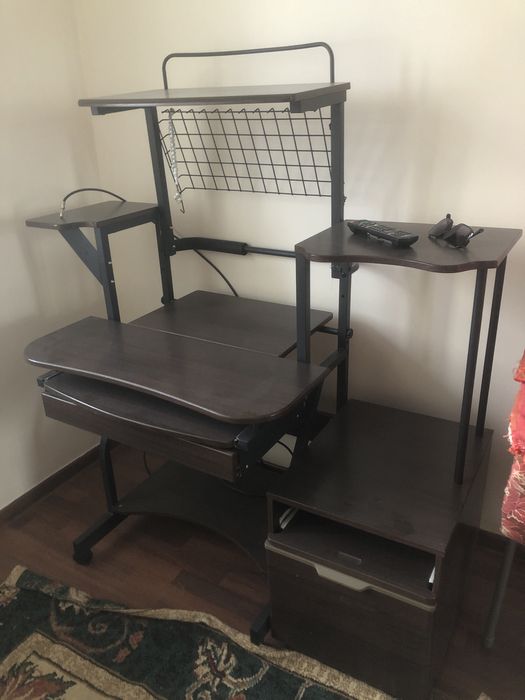 Компьютерный столик на колесах