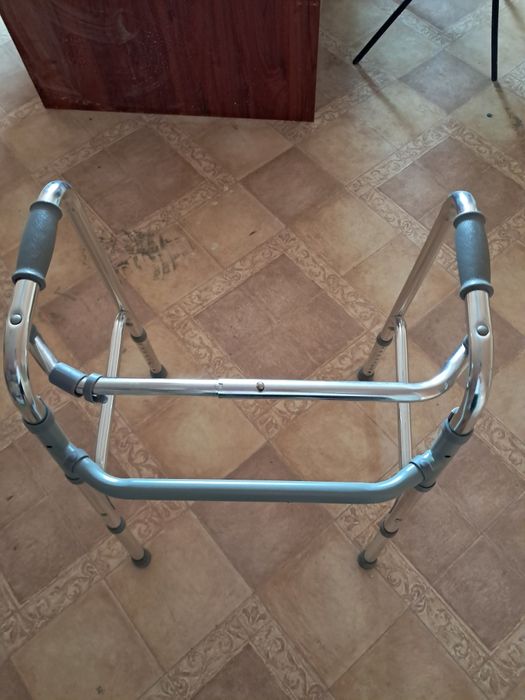 Продаются костыли ходунки