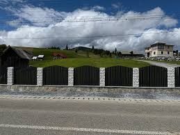 Construim garduri si porti din sipca metalica, panouri stil jaluzele,