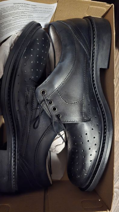 Pantofi din piele perforata armata/politie nr 44.