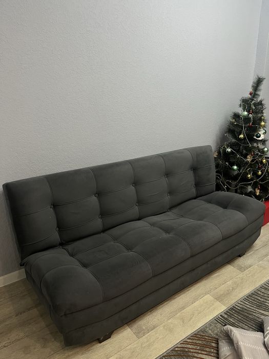 Диван б/у в нормальном состоянии