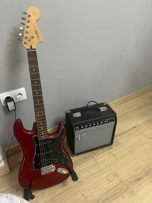 Електрическа китара Squier Fender Stratocaster HSS + усилвател