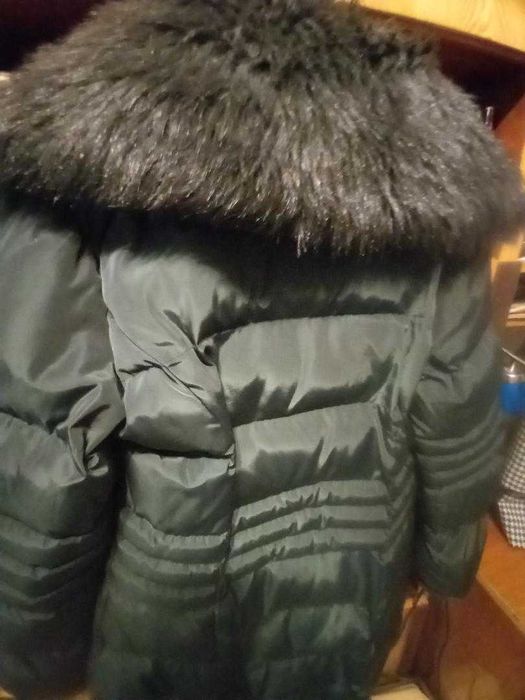 Geaca lunga iarna dama purtata dar bine imtretinuta