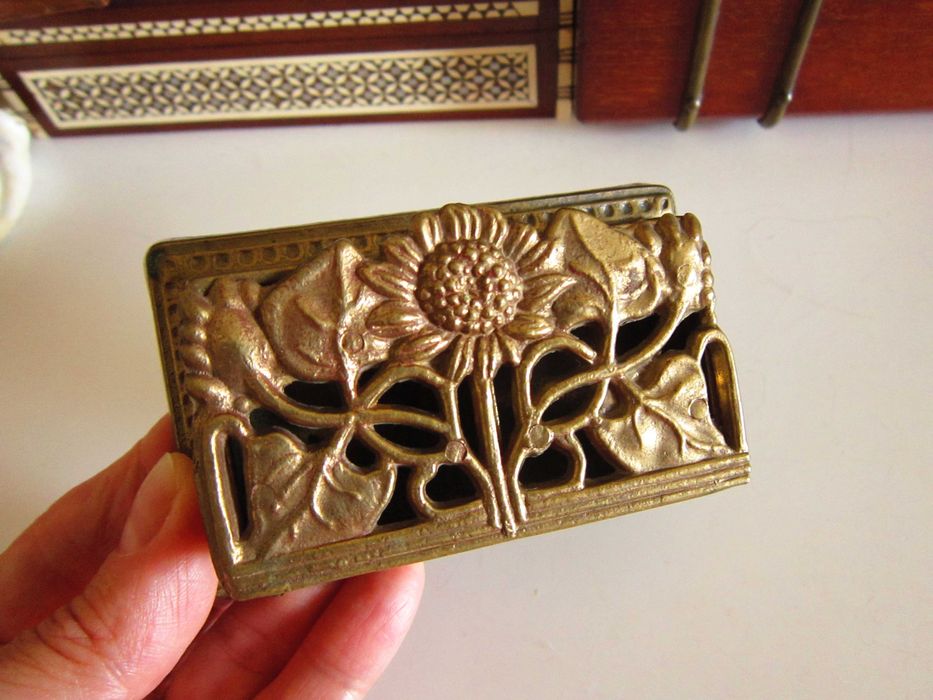 cadou rar cutie bijuterii mica bronz masiv Art Nouveau Germany1970