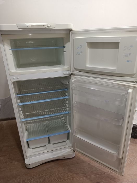 Холодильник indesit