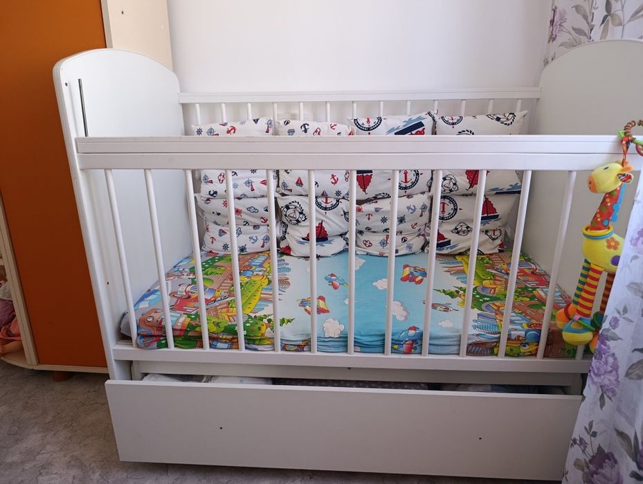 Продам кроватку манежку