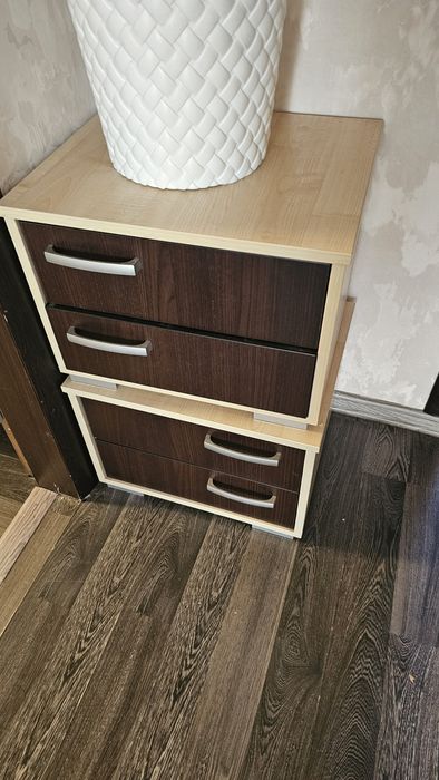 Продам 2 прикроватные тумбы