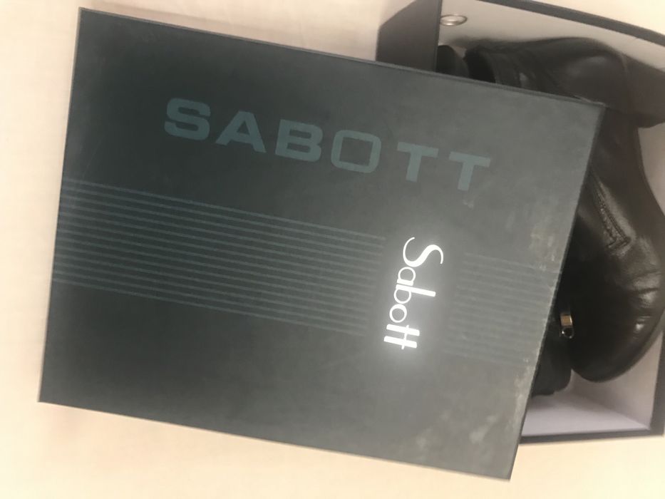 Продам 2 пары осенних полусапожек