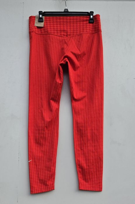 Nike оригинален дамски клин нов М/Л  размер