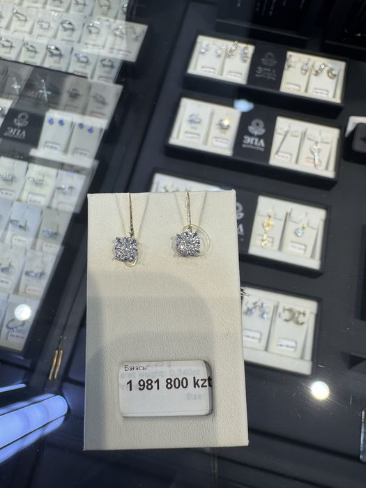 585 Бриллиантовые серьги