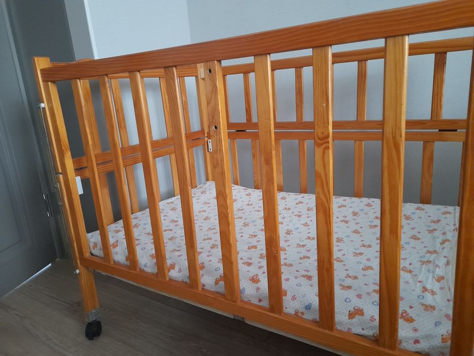 Детская кровать с маятником