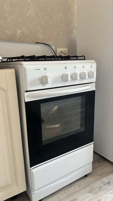 Продам газовую плиту