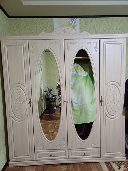 Спальный гарнитур