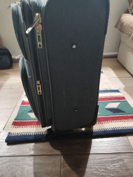 Продам чемодан новый