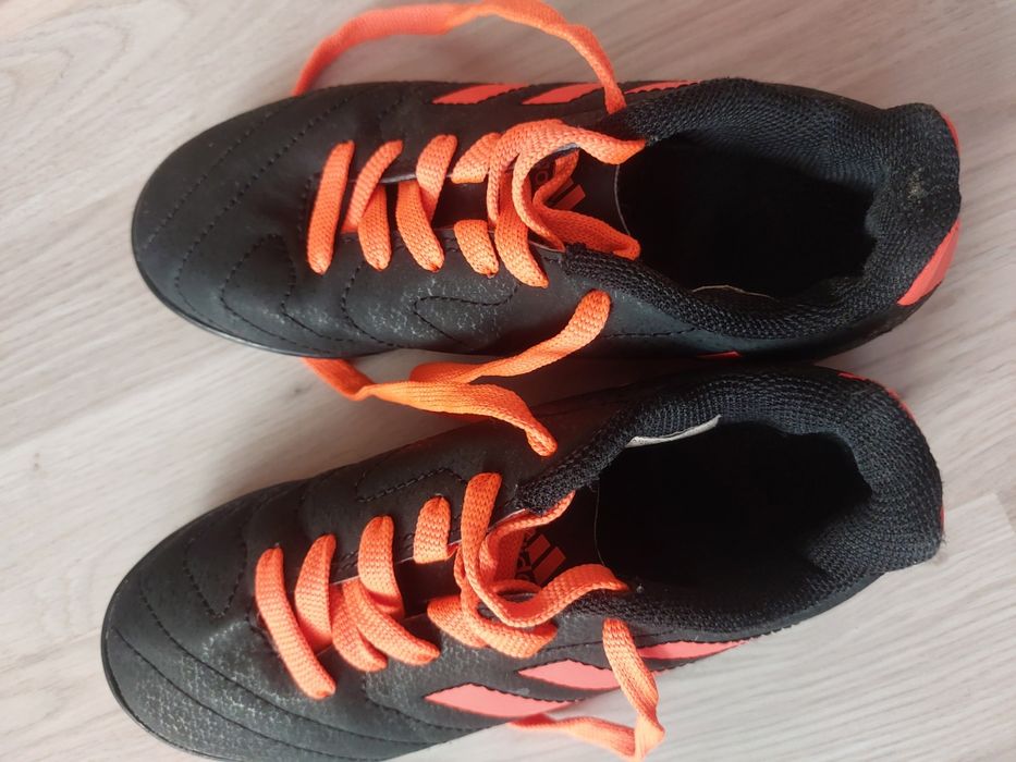 Детски футболни обувки