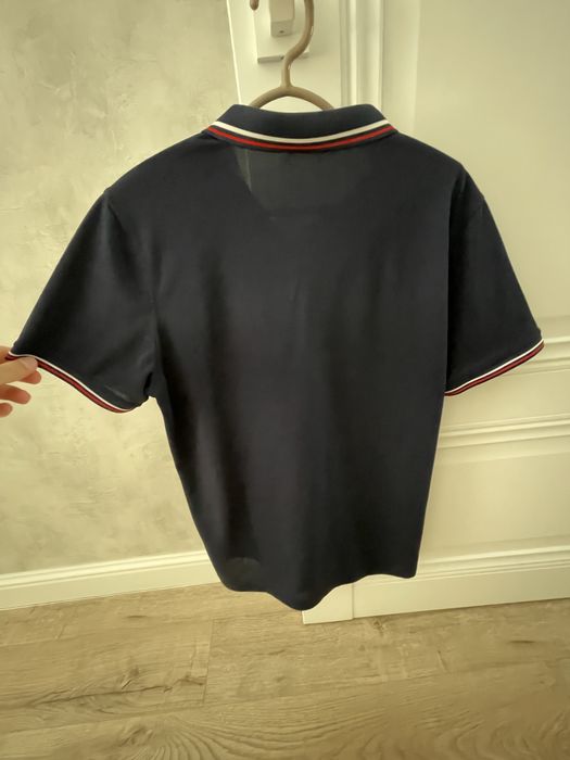 Поло Moncler.