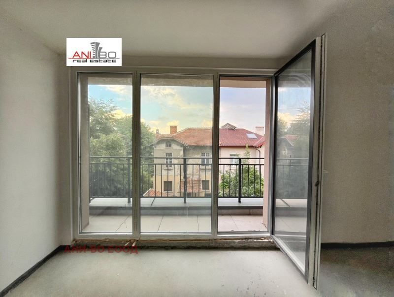 Продава се Двустаен апартамент в София, Център - 70 кв.м за 2593 €/кв.м - Снимка #3