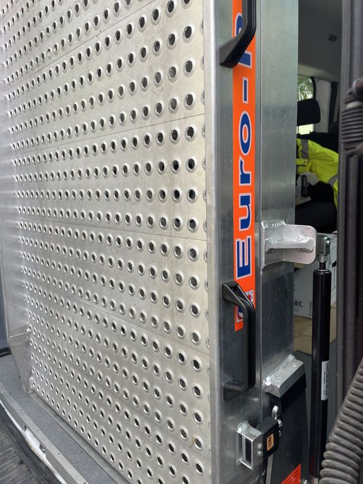 Rampa persoane cu dizabilitati