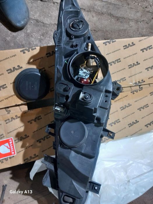 Фарове за Пежо 307