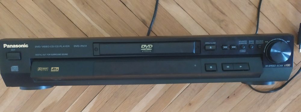 DVD плейър Panasonic DVD-RV31
