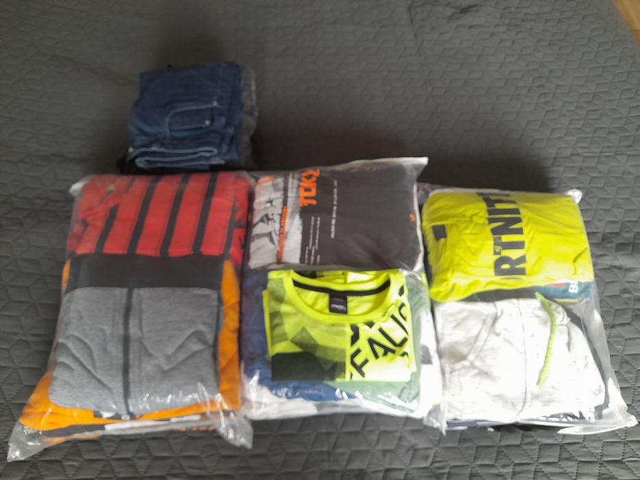 Hanorace, tricouri, pantaloni 10-14ani