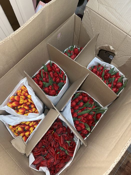 Тюльпаны букеты клубника в шоколаде Астана