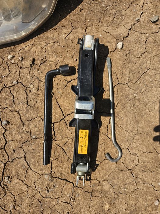 Крик с ключ за Nissan Qashkai