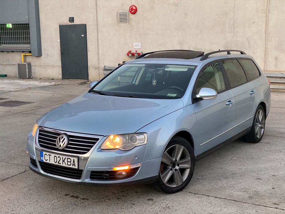 Vând urgent Volkswagen Passat automat 2010 cameră parchează singură