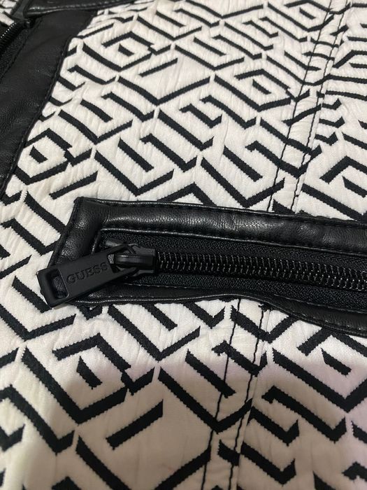 Дамско яке GUESS