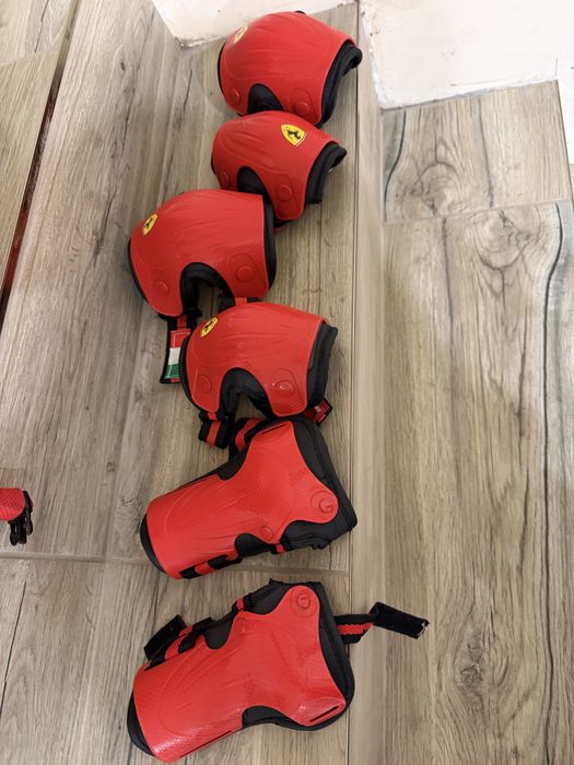 Каска и протектори Ferrari