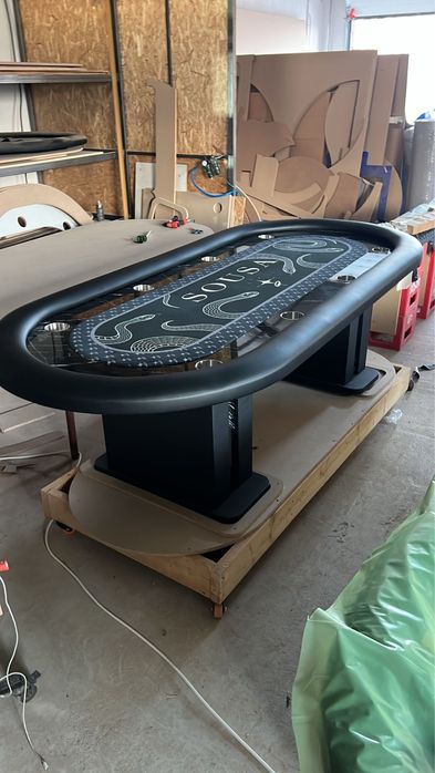 Masa poker cu marmura neagra si print sarpe CustomTables.eu