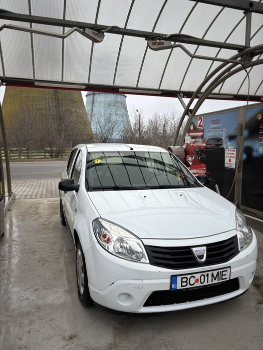 Dacia Sandero Benzina 1.2 2010 (98400 km) (masina e in Bucuresti)
