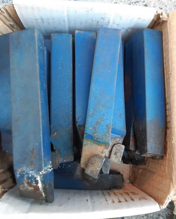 Стругарски ножове от 16 до 32