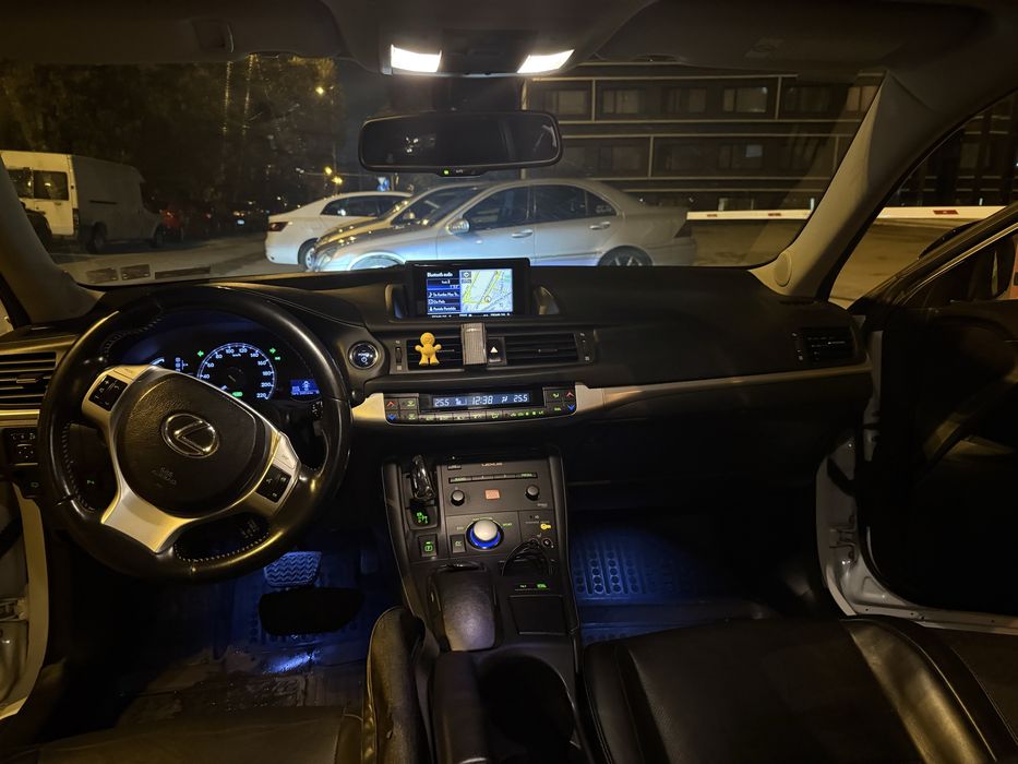 Lexus  CT 200h  СПЕШНО 7500 евро