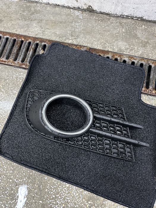 VW Tiguan Mk1 12-16г Дясна основа решетка за халоген Ое