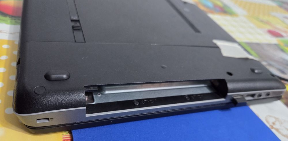 Vand Laptop HP ProBook 470 g1  de 17 inch pt piese sau display!