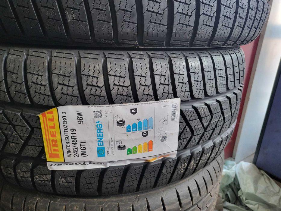 Jante Mercedes V Class W447 Amg Anvelope Iarna noi Pirelli 245 45 19