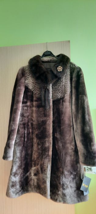 Продам женскую шубу