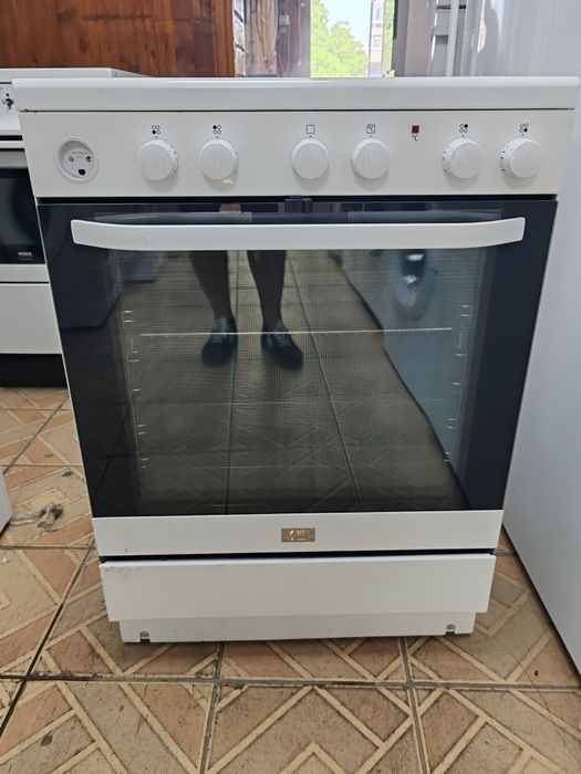 Свободно стояща печка с керамичен плот Voss Electrolux с 2 години гаранция!