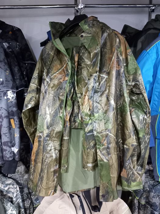 Дождеви . Плащи и костюмы.