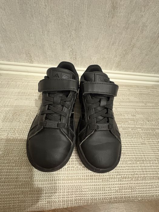 Продам кроссовки Adidas на мальчика, размер 30