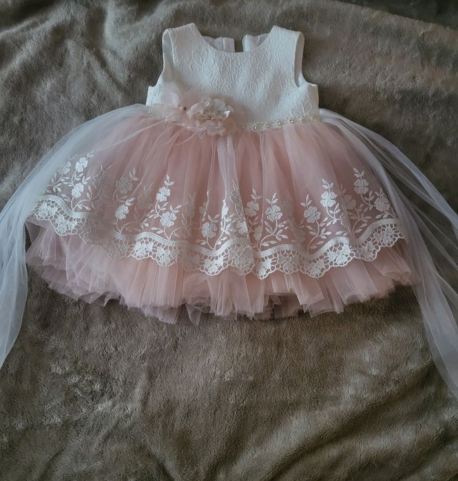 Продам очень красивые детское платье