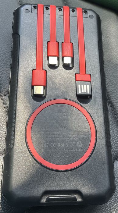 Power bank de mare capacitate / perfect funcțional cu încărcare solară !