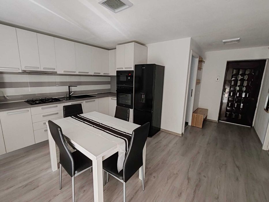 Inchiriez apartament 2 camere decomandat etaj 1, Zalau