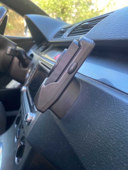 Магнитна стойка за телефон Passat b6/b7/CC + Подарък