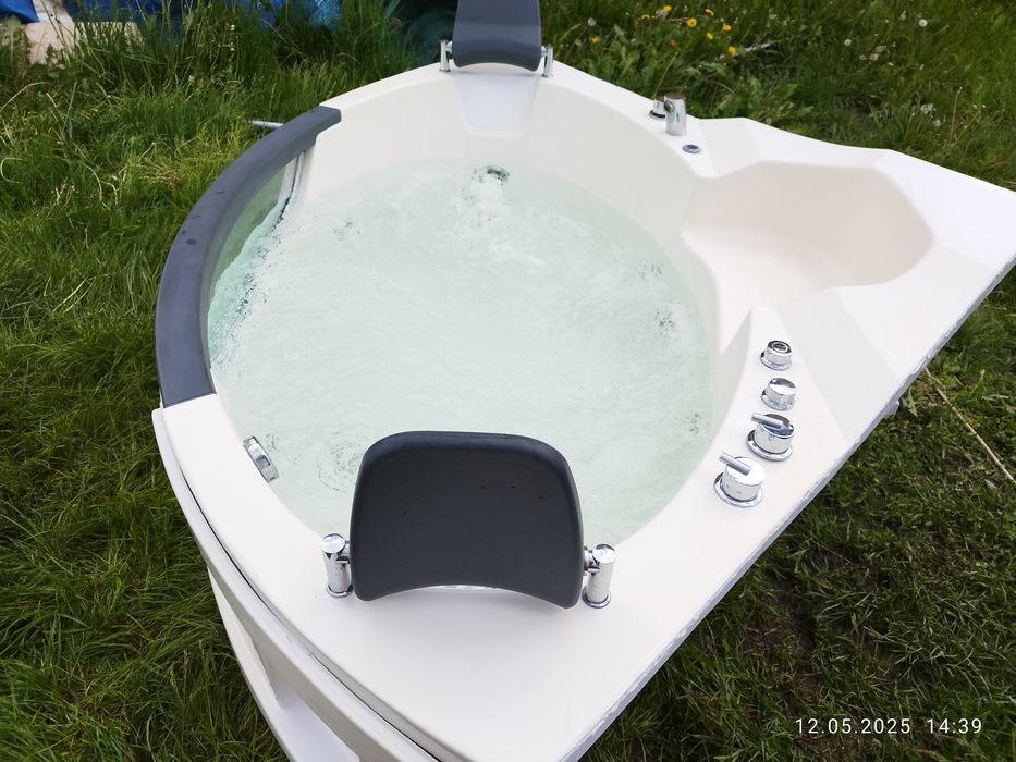 Vană cu hidromasaj jacuzzi ranforsare metalică și fibră de sticlă jos