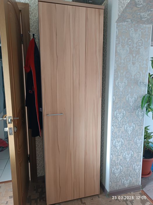 Шкаф для одежды в хорошем состоянии