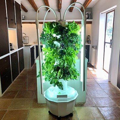 Хидропонна кула Tower Garden Juice Plus + LED осветление за отглеждане у дома