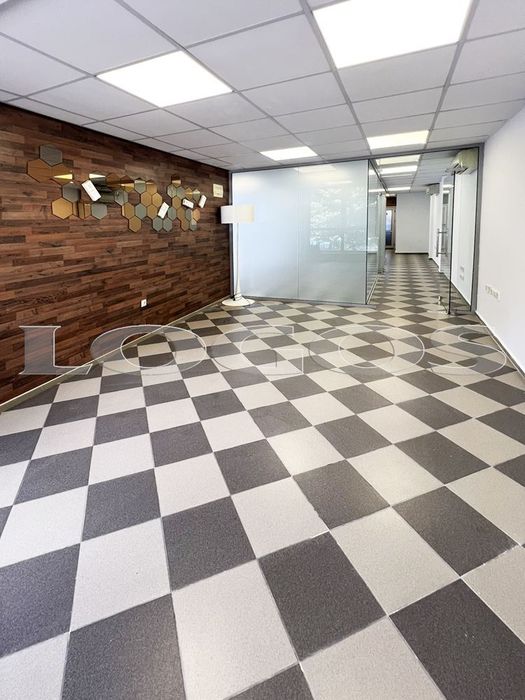 Дава се под наем Офис в Варна, Гръцка махала - 110 кв.м за 1100 € - Снимка #1