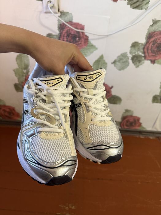 Кроссовки asics